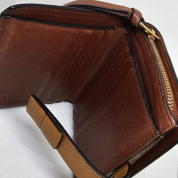 LOEWE CALFSKIN GRAINED LEATHER BiFOLD WALLET - Picture 6 of 9